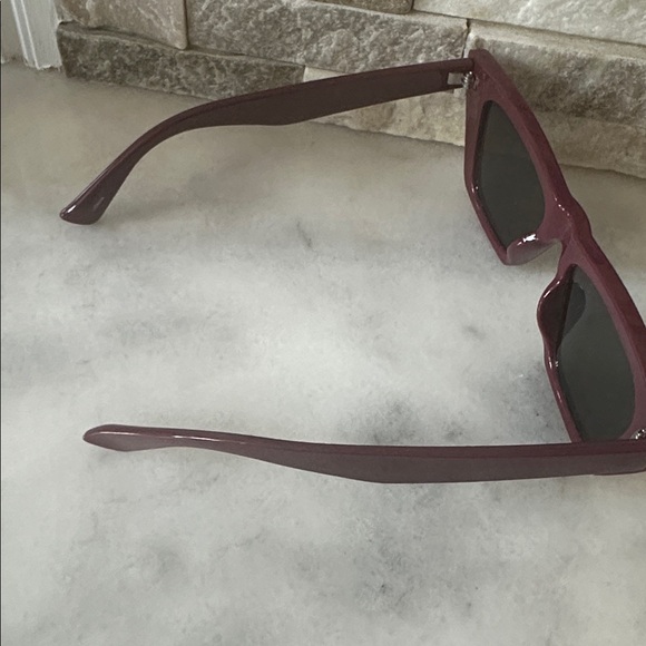 Small Sharp Sunglasses - Picture 5 of 6